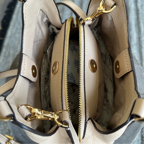 MICHAEL KORS MK Arlo Small Pebbled Leather Crossbody Shoulder Bag Blush Beige - Picture 6 of 10